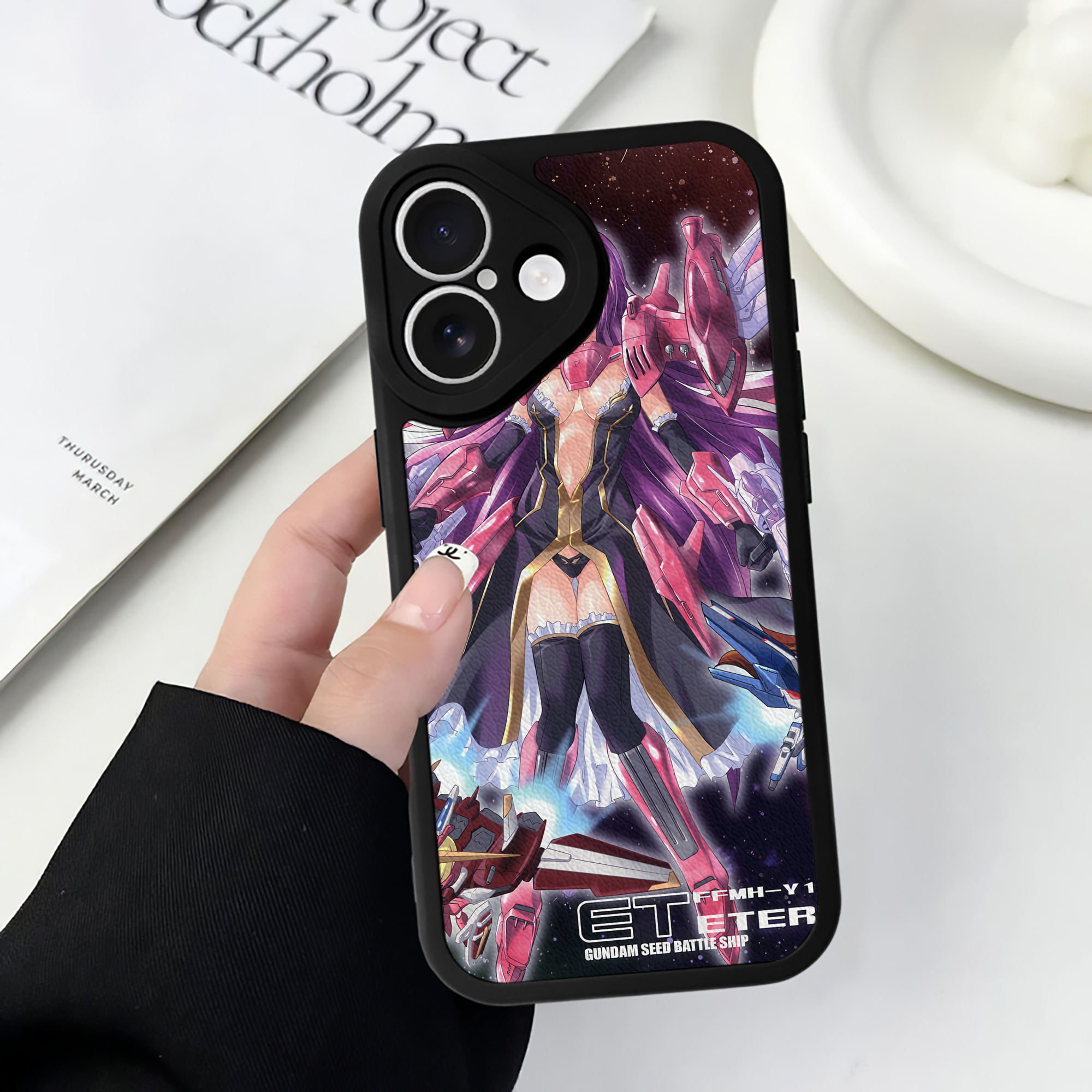 （画像用） 機動戦士ガンダム Mobile Suit Gundam 【iPhone 16シリーズ対応】シリコンスマホケース（レザー調） 材質：シリコン